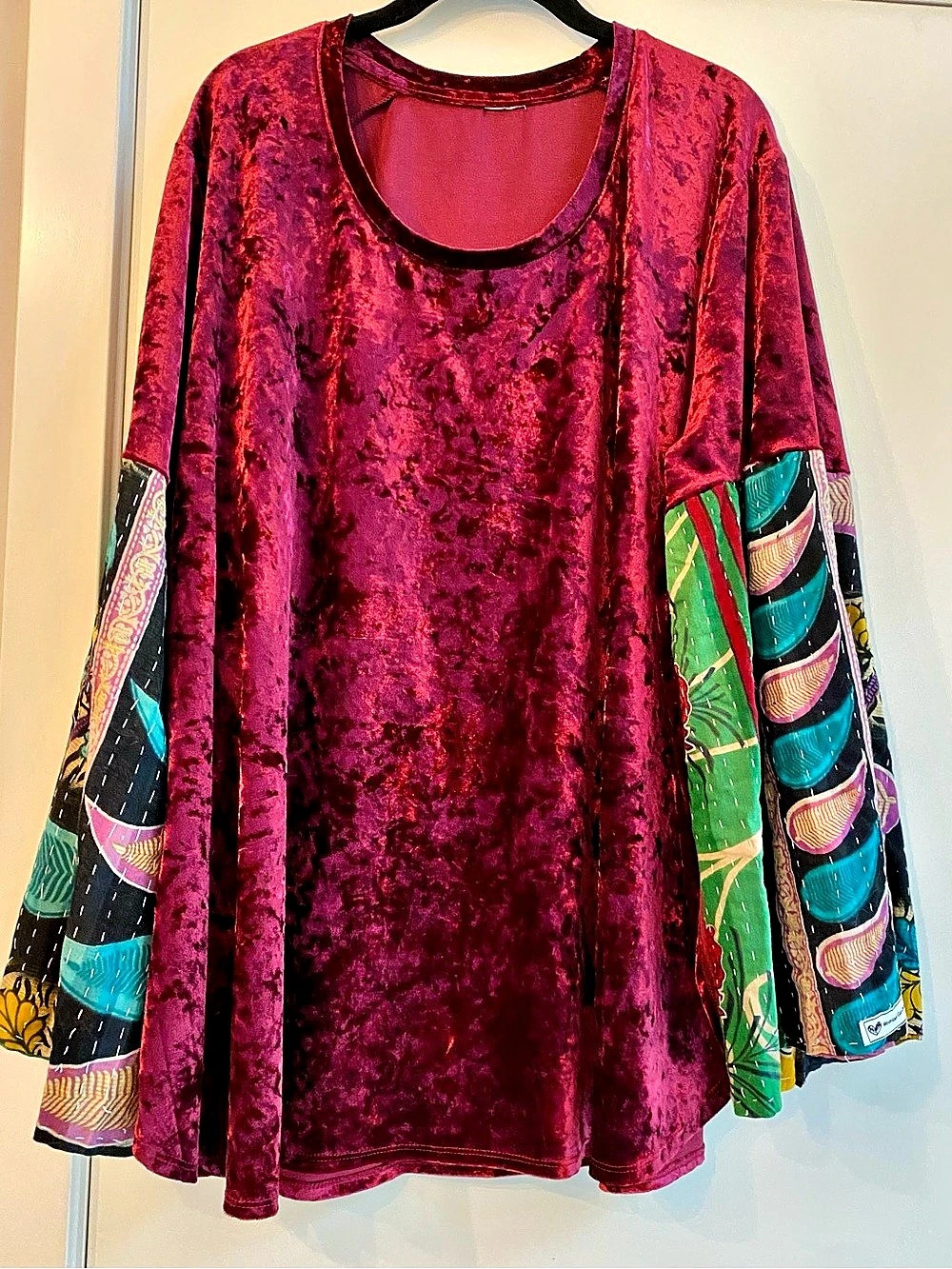 Velvet Tunic in Wine & Green Like New